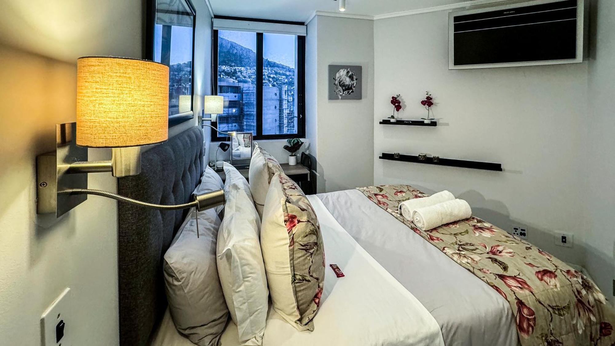 Flamingo Sea Point Sea View Luxury Best Position 1 Bedroom Apartment Queen Size Bed & Inverter For Tv Città del Capo Esterno foto
